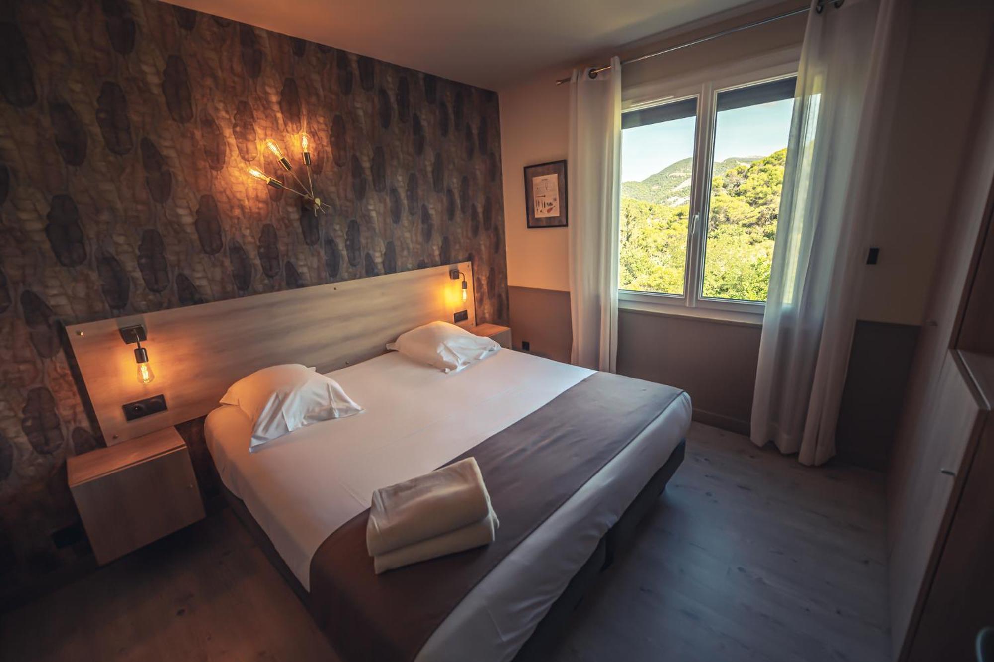 Logis Hotel Restaurant Le Plantevin Propiac Exterior photo